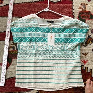 NWT THML cream and teal shirt. Small